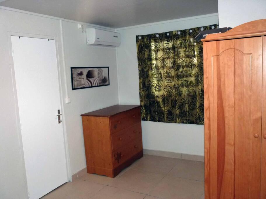 Logement Dans Un Lieu Calme Et Verdoyant A Proximite De Tout Avec Jacuzzi!!! บาส-แตร์ ภายนอก รูปภาพ