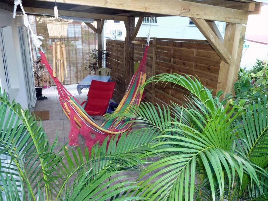 Logement Dans Un Lieu Calme Et Verdoyant A Proximite De Tout Avec Jacuzzi!!! บาส-แตร์ ภายนอก รูปภาพ