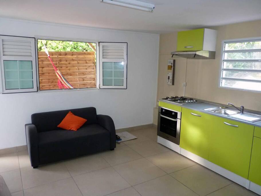 Logement Dans Un Lieu Calme Et Verdoyant A Proximite De Tout Avec Jacuzzi!!! บาส-แตร์ ภายนอก รูปภาพ