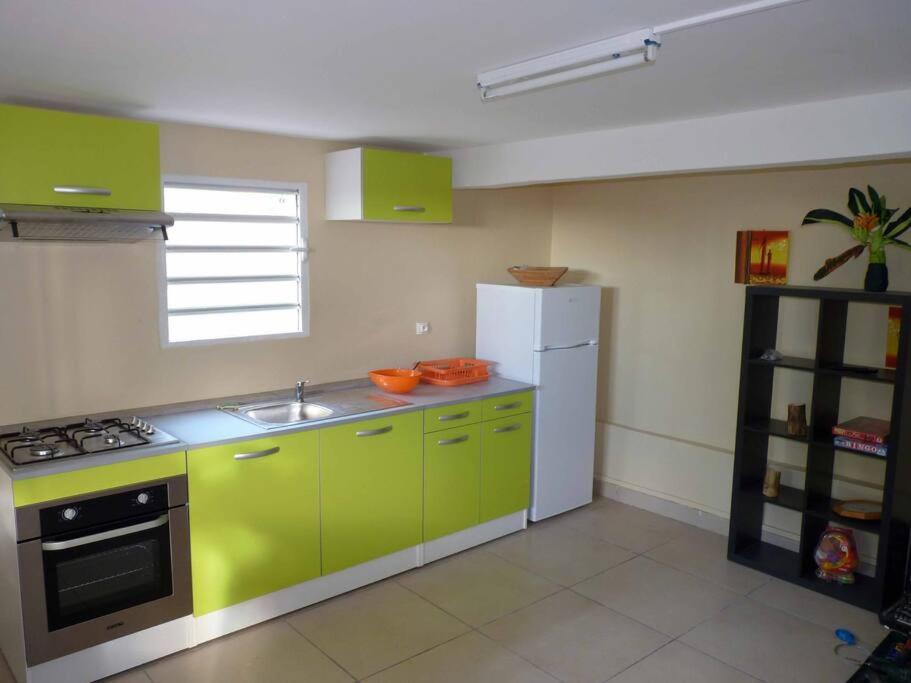 Logement Dans Un Lieu Calme Et Verdoyant A Proximite De Tout Avec Jacuzzi!!! บาส-แตร์ ภายนอก รูปภาพ